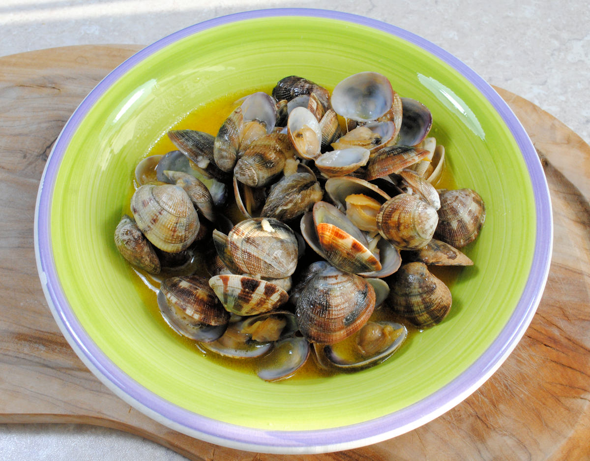 garlic clams cuisinefiend.com