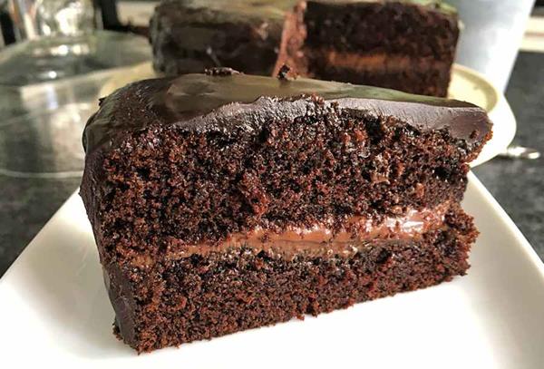 Chocolate Cake With Apricot Filling | Recipe | Cuisine Fiend