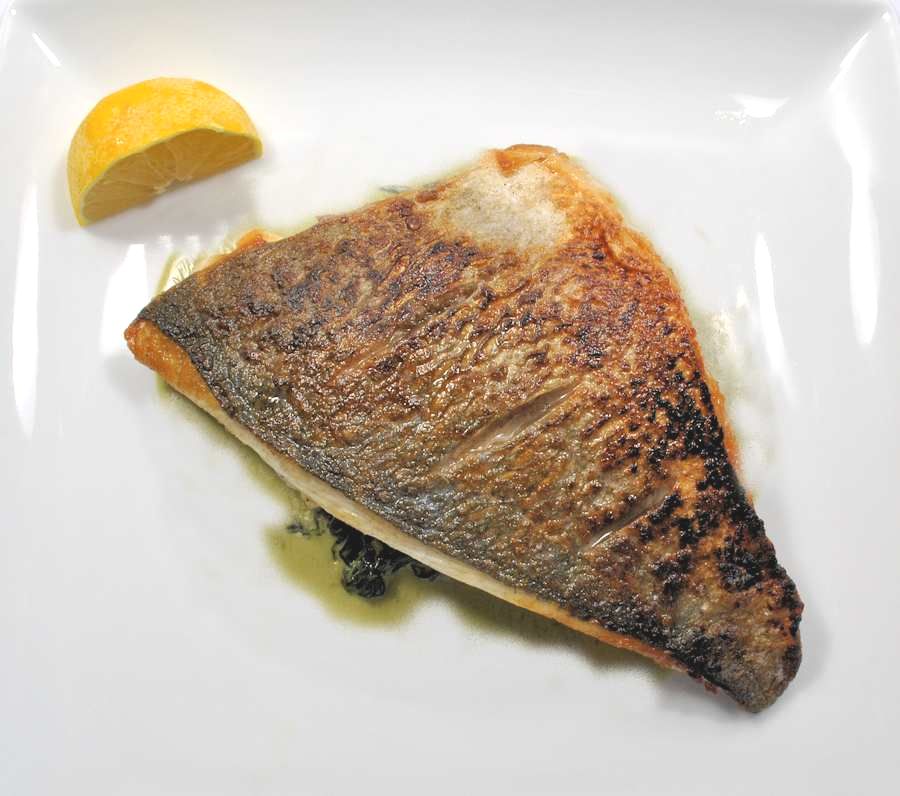 https://www.cuisinefiend.com/RecipeImages/Pan%20fried%20fish/pan-fried-bream-1.jpg