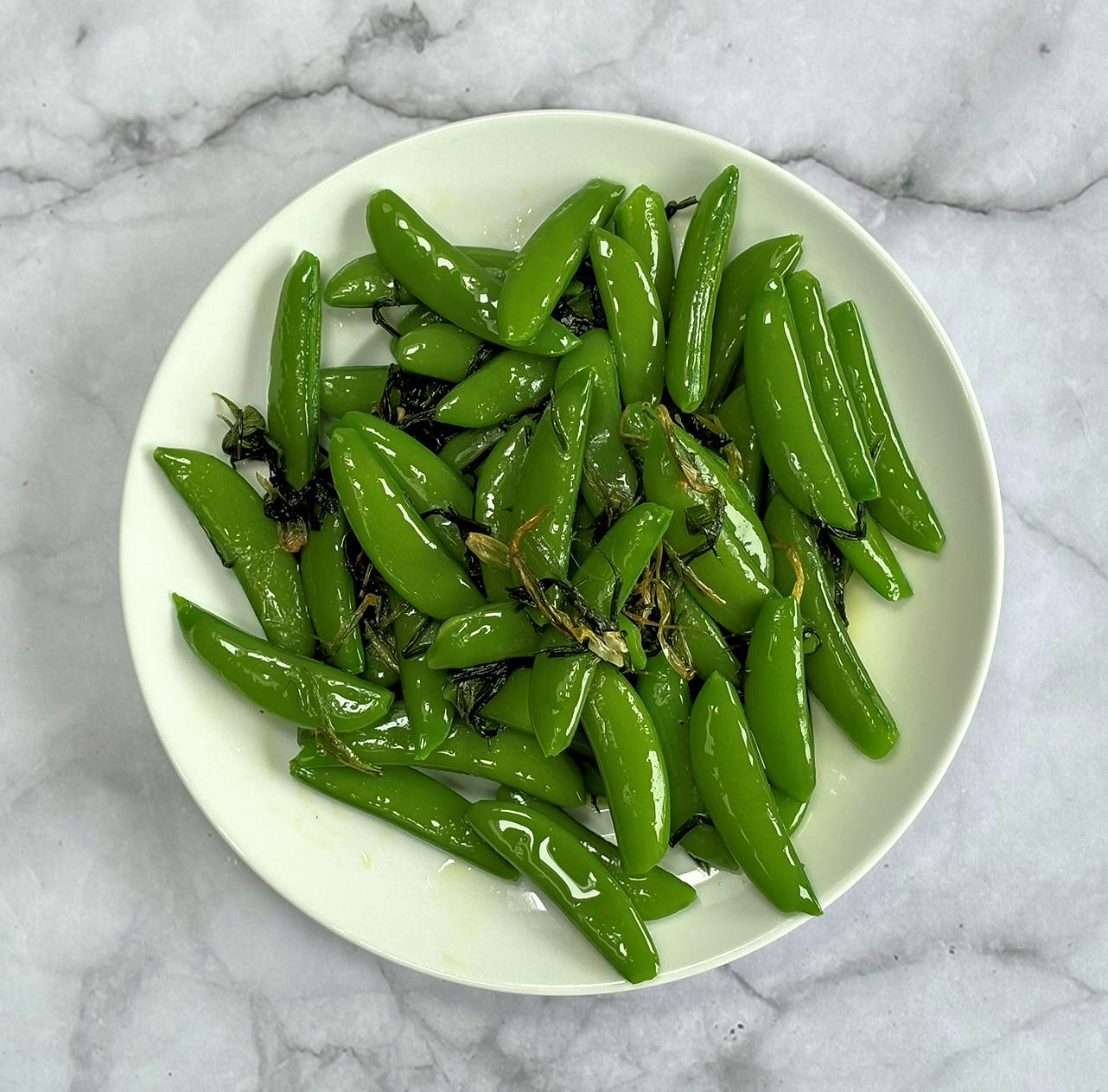 sugar snap peas with crispy spring onions cuisinefiend.com