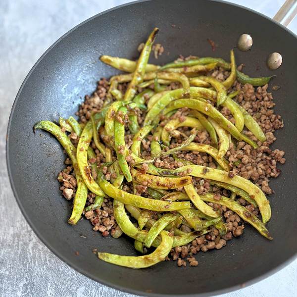 Sichuan dry-fried green beans